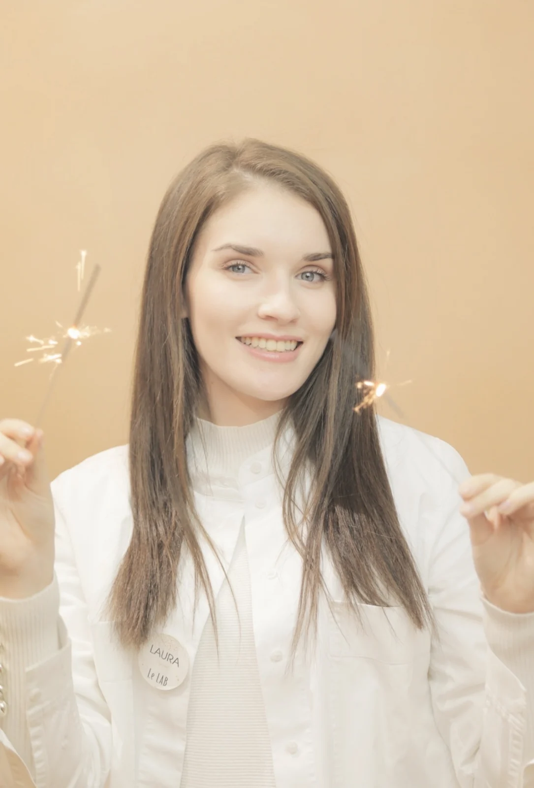 Portrait d’une professionnelle en blouse blanche